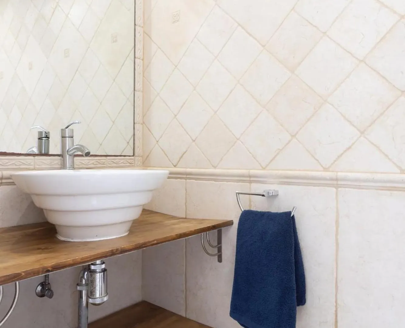Hébergement de vacances Exclusive Townhouse In Central Plaza Del Duque Close To The Beach Costa Adeje  Espagne